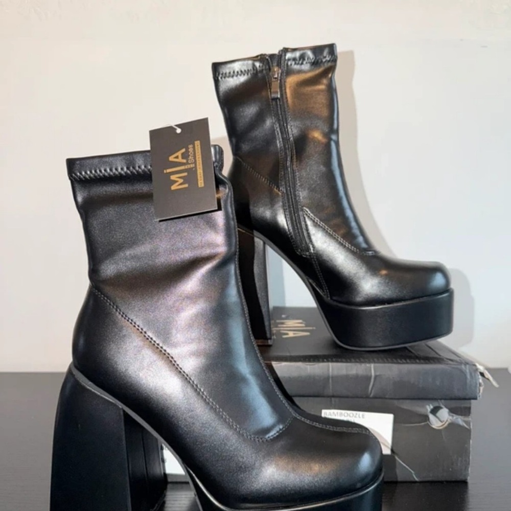 MIA Shiny Black Heeled Boots
